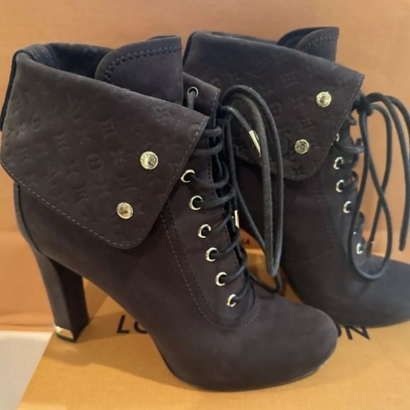 Louis Vuitton Suede Short Boots - Picture 15 of 16